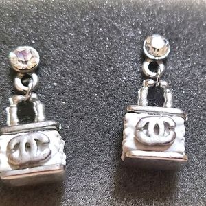 Women Fashionable Earring NWOT.